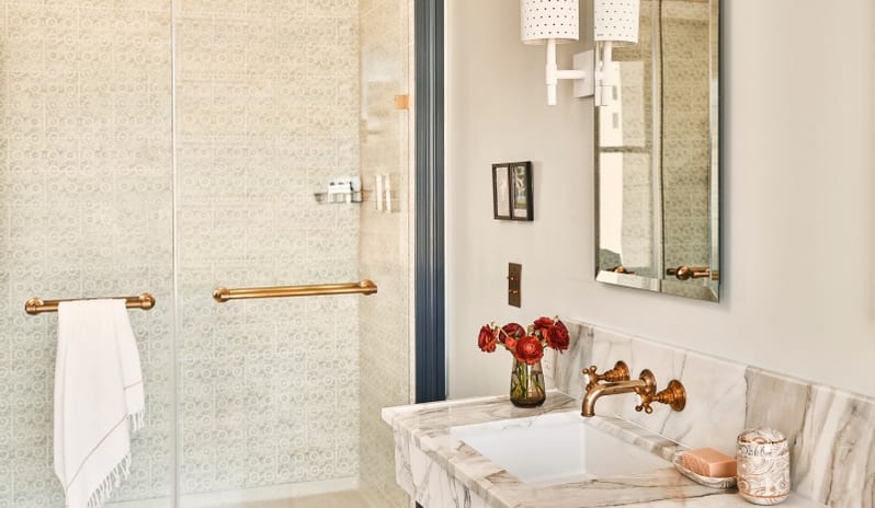 Hotel Per La - Courtyard View Study Bathroom