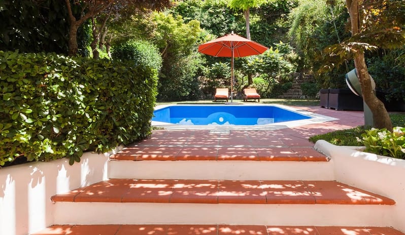 Suites with Private Pool and Garden