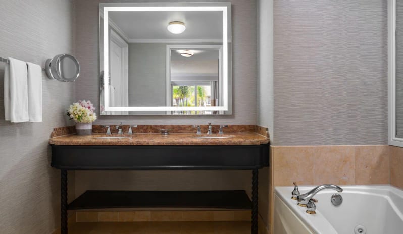 Hyatt Regency Huntington Beach Resort and Spa - Huntington Suite