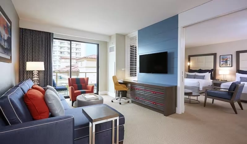 THE-WATEFRONT-BEACH-RESORT-PREMIUM-OCEANVIEW-2-QUEENS-FAMILY-SUITE