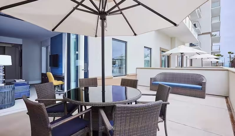 THE-WATEFRONT-BEACH-RESORT-PREMIUM-POOLSIDE-1-BEDROOM-2-QUEEN-SUITE-BALCONY