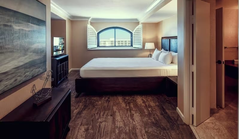 The-Water-Front-Beach-Resort-Oceanfront-1-Bedroom-1-King-Deluxe-Suite-Bedroom