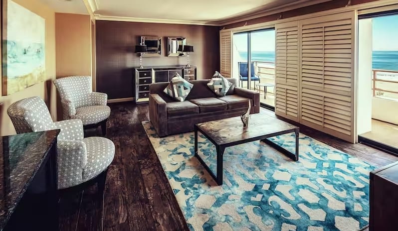 The-Water-Front-Beach-Resort-Oceanfront-1-Bedroom-1-King-Deluxe-Suite-Detail