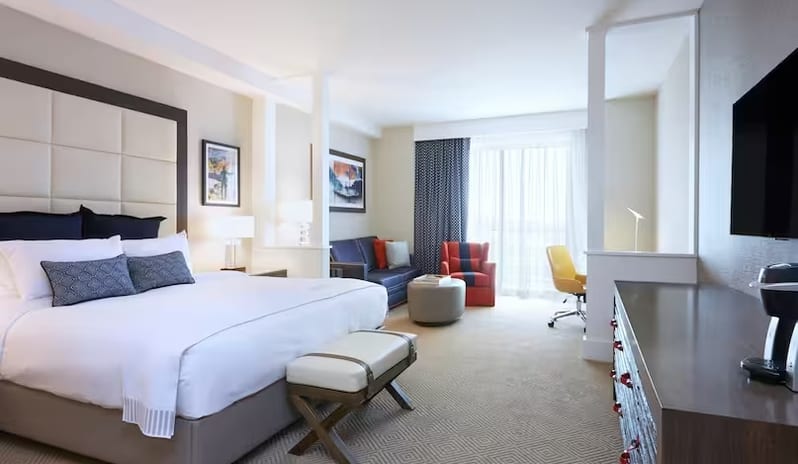 The-Water-Front-Beach-Resort-PREMIUM-PARTIAL-OCEANVIEW-1-KING-STUDIO-SUITE