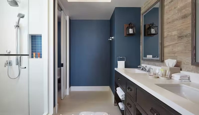 The-Water-Front-Beach-Resort-Premium-Oceanfront-2-Queen-Beds-Washroom