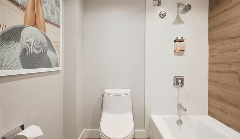 The-Waterfront-Beach-Resort-Oceanfront-1-King-Bed-Bathroom