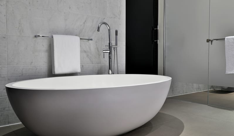 W ABU DHABI - FANTASITI SUITE BATHTUB