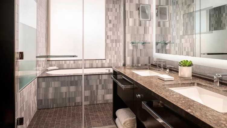 The-Ritz-Carlton_-Los-Angeles-Club-Level-Junior-Suite-Queen-Detail