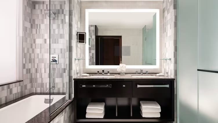 The-Ritz-Carlton_-Los-Angeles-Deluxe-Queen-Room-Bathroom