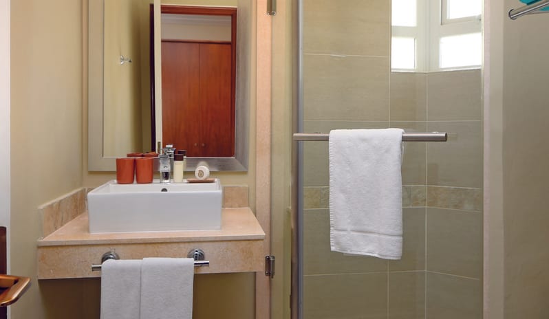 Shandrani Beachcomber Resort & Spa - Two Bedroom Family Apartment Ground Floor Bathroom