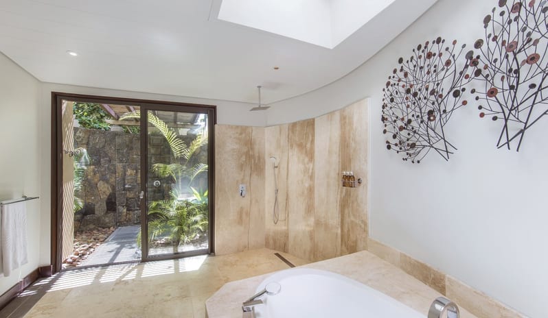 Trou Aux Biches Beachcomber Golf Resort & Spa - Beachfront Pool Suite Bathroom 1