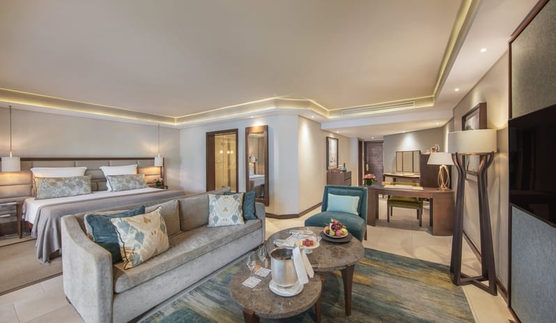 Royal Palm Beachcomber Luxury - Tropical Suite Living