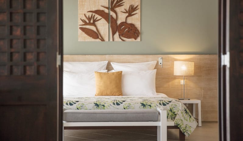 Victoria Beachcomber Resort & Spa - Senior Suite Bed