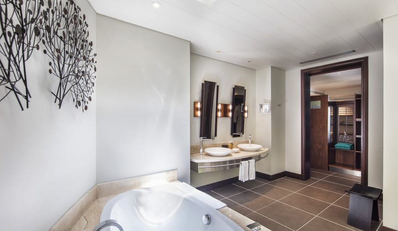 Trou Aux Biches Beachcomber Golf Resort & Spa - Beachfront Pool Suite Bathroom 2