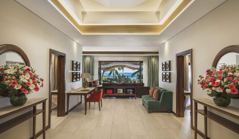 Royal Palm Beachcomber Luxury - Rooms - Presidential Suite Hallway