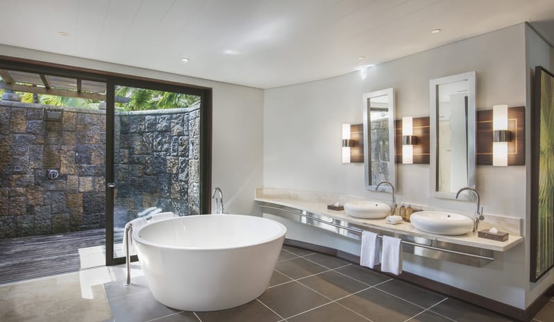 Trou Aux Biches Beachcomber Golf Resort & Spa - Beachfront Senior Pool Suite Bathroom 2