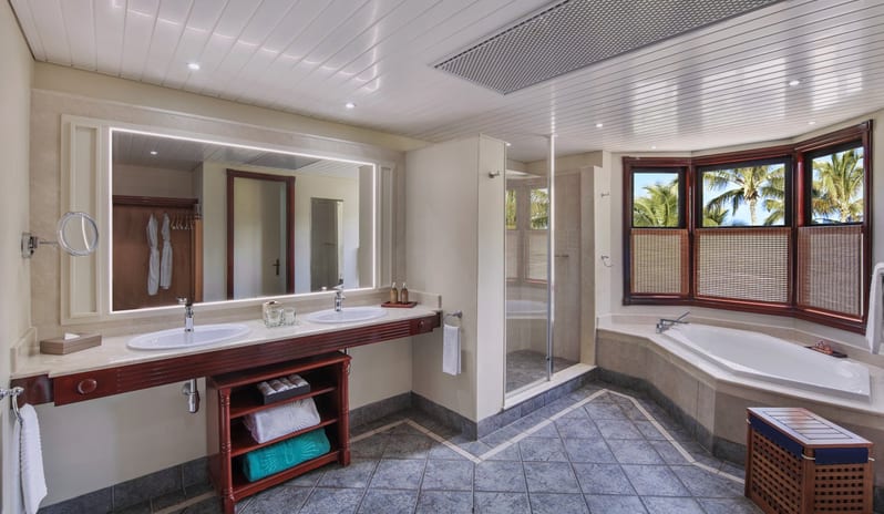 Dinarobin Beachcomber Golf Resort & Spa - Junior Suite Beach Front Bathroom
