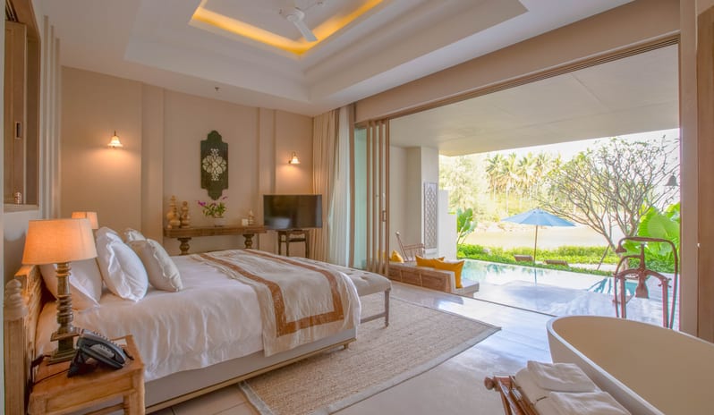Devasom Khao Lak Beach Resort & Villas - Seaside Pool Paradise Suite Bed