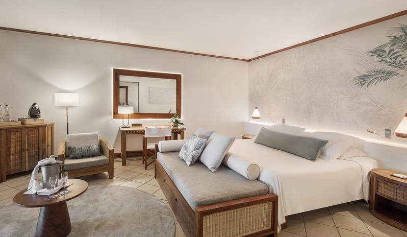 Paradis Beachcomber Golf Resort & Spa - Junior Suite Bed