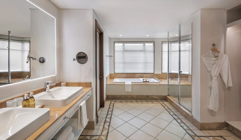 Paradis Beachcomber Golf Resort & Spa - Junior Suite Bathroom