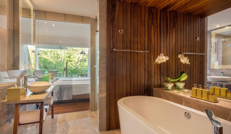 Maya Sanur Resort & Spa - Wonderful Garden View - Bathtub