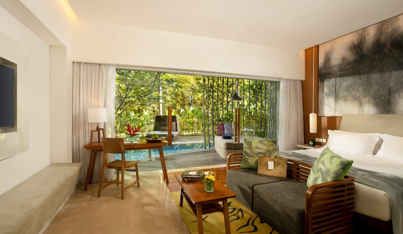 Impressive Lagoon Pool Suite - One-king-bed