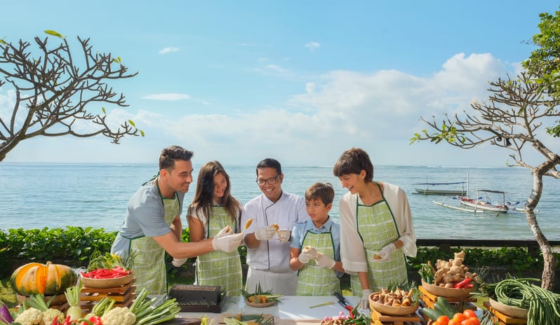 Maya Sanur Resort & Spa - Cooking-class-family