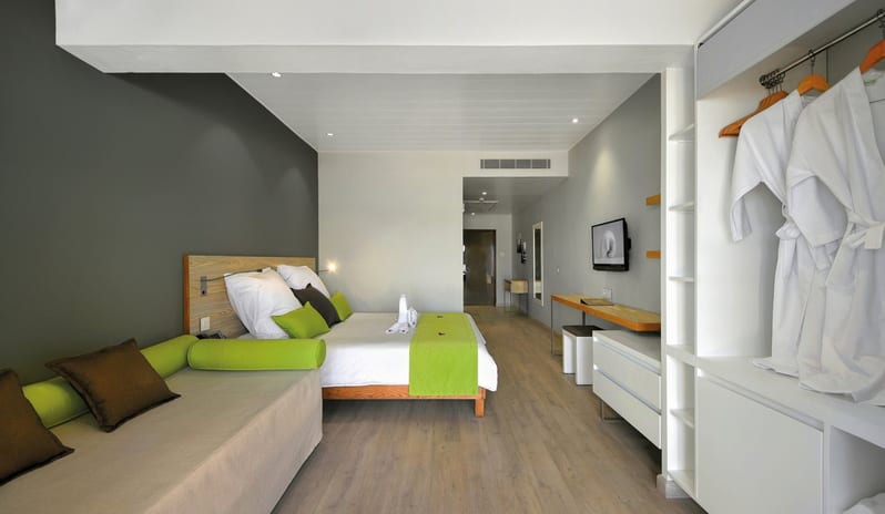 Mauricia Beachcomber Resort & Spa - Rooms - Superior Beachfront Room (13804) 1