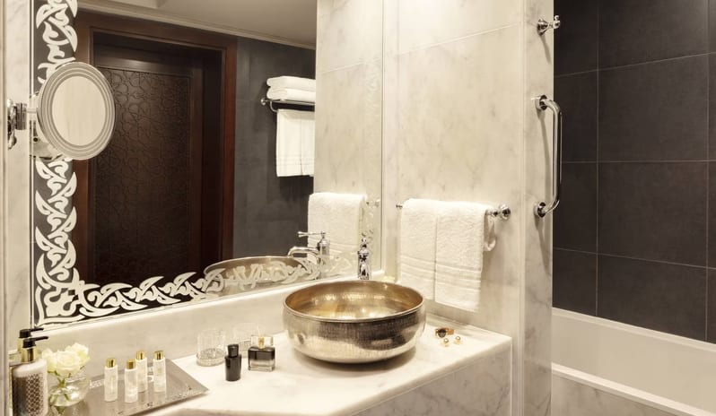 Jumeirah-Zabeel-Grand-Deluxe-Two-Bedroom-Bathroom