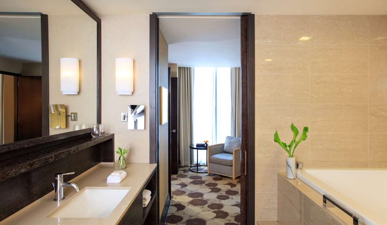 Royal Sonesta Chicago River North - Luxury Spa Suite