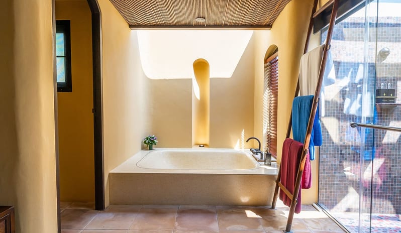 Paradee - Beach Front Pool Villa Bath