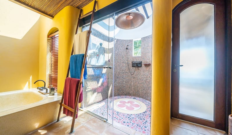 Paradee - Beach Front Pool Villa Outdoor Shower