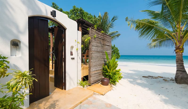Paradee - Beach Front Pool Villa Entrance