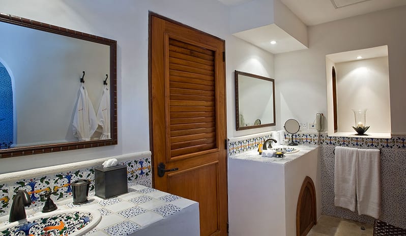 Bathroom to Junior-Suites