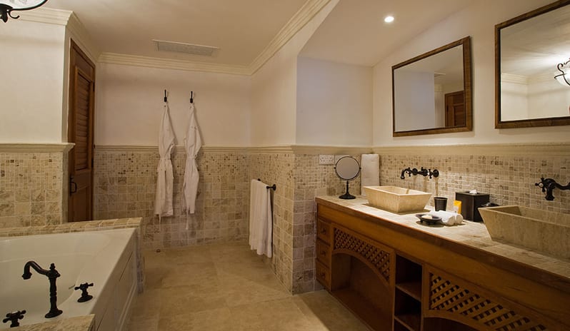 Spanish Courtyard Suite Bathroom
