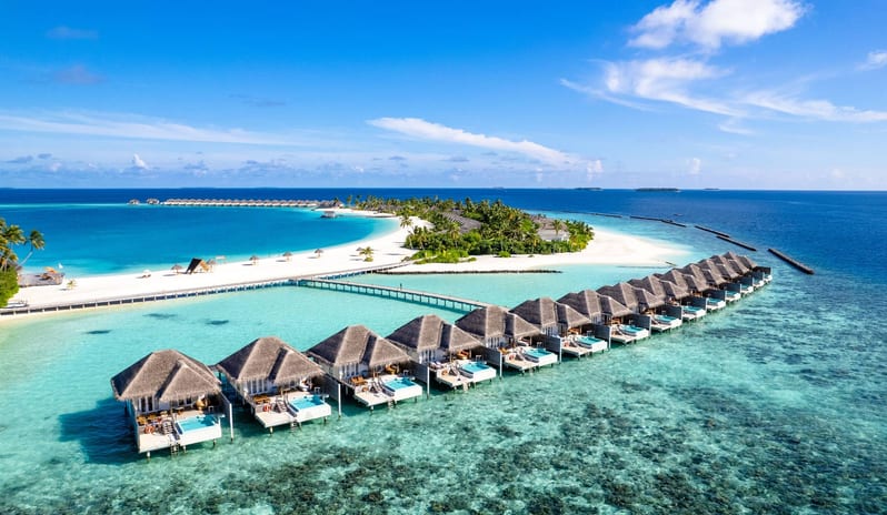 Dolphin Ocean Villa with Pool Exterior