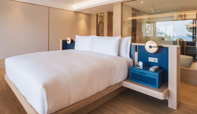 Deluxe Sea View Suite - Bed