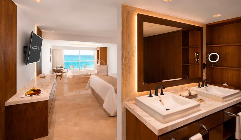 Sun Palace Cancun - Superior Honeymoon Suite Bathroom