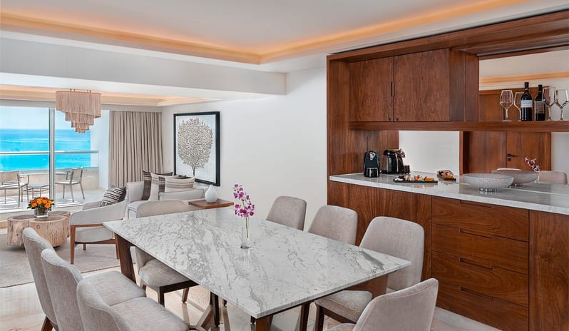 Sun Palace Cancun - Superior Governor Suite Living