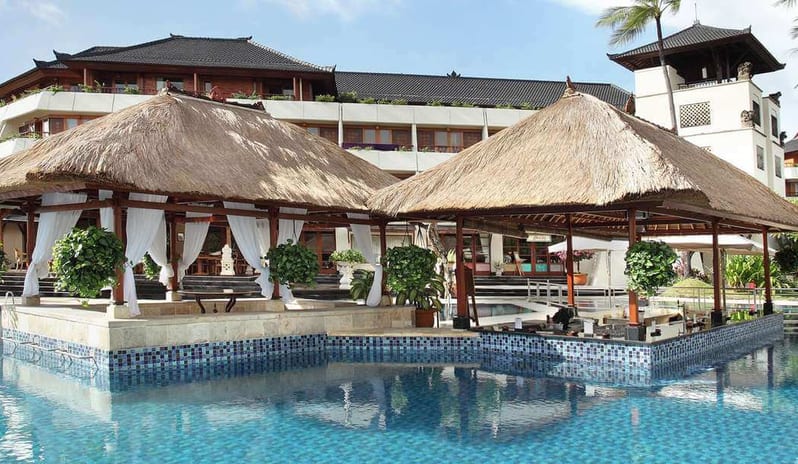 Nusa Dua Beach Hotel & Spa - Pool Bar