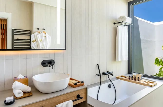 SO/ Comfy King Bathroom