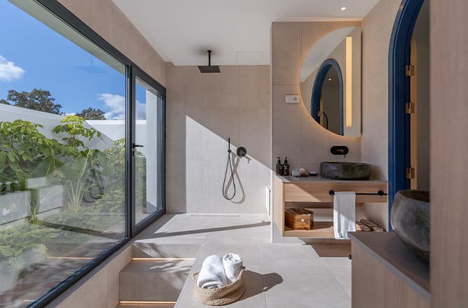 SO/ Studio King Bathroom