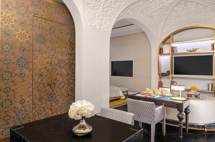 Crescent Suite With 1 Double Bed Living 2