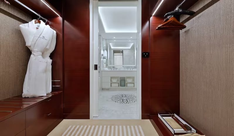 Deluxe One-Bedroom Corner Suite Double Walk in Wardrobe
