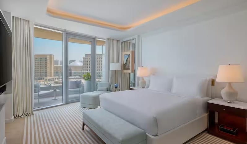 One-Bedroom Corner Suite With Sea View Double