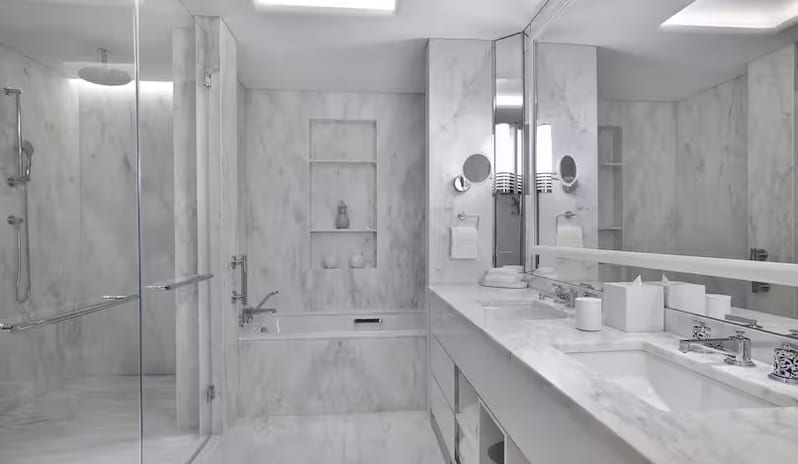 One-Bedroom Corner Suite With Sea View Double Bathroom