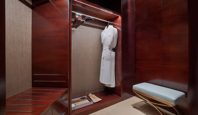 One-Bedroom Corner Suite With Sea View Double Wardrobe