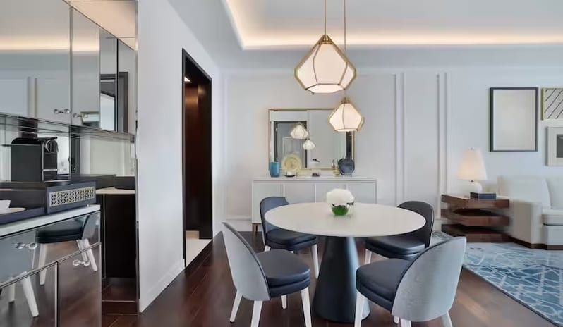 Deluxe One-Bedroom Suite Double Dining