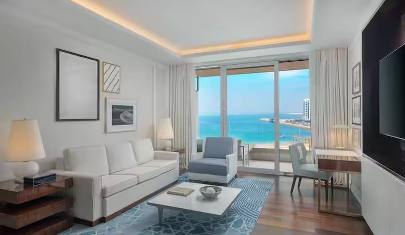 Deluxe One-Bedroom Suite Double Living