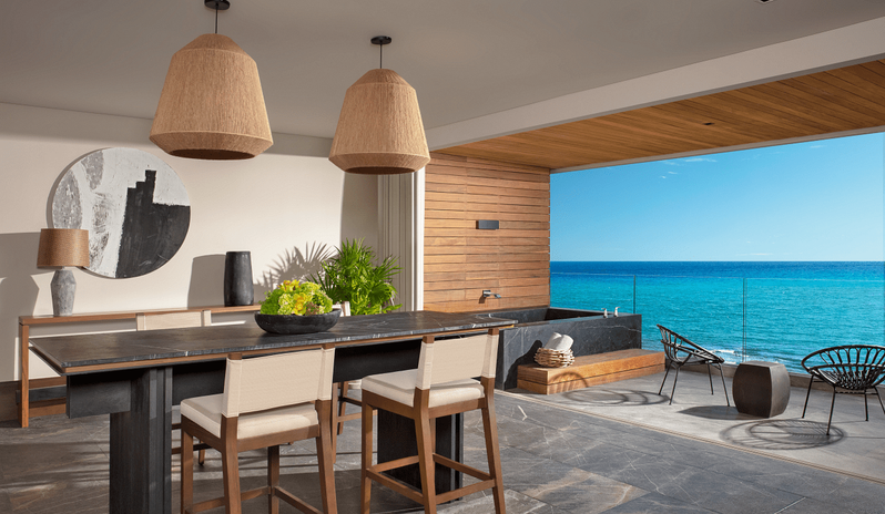 Panoramic Suite Ocean Front Dining